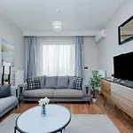 Lux 1 1 Saloon Istambul